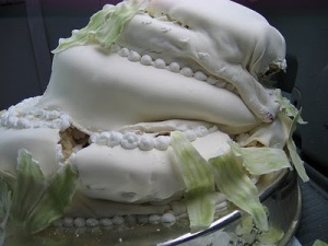 ruined-wedding-cake